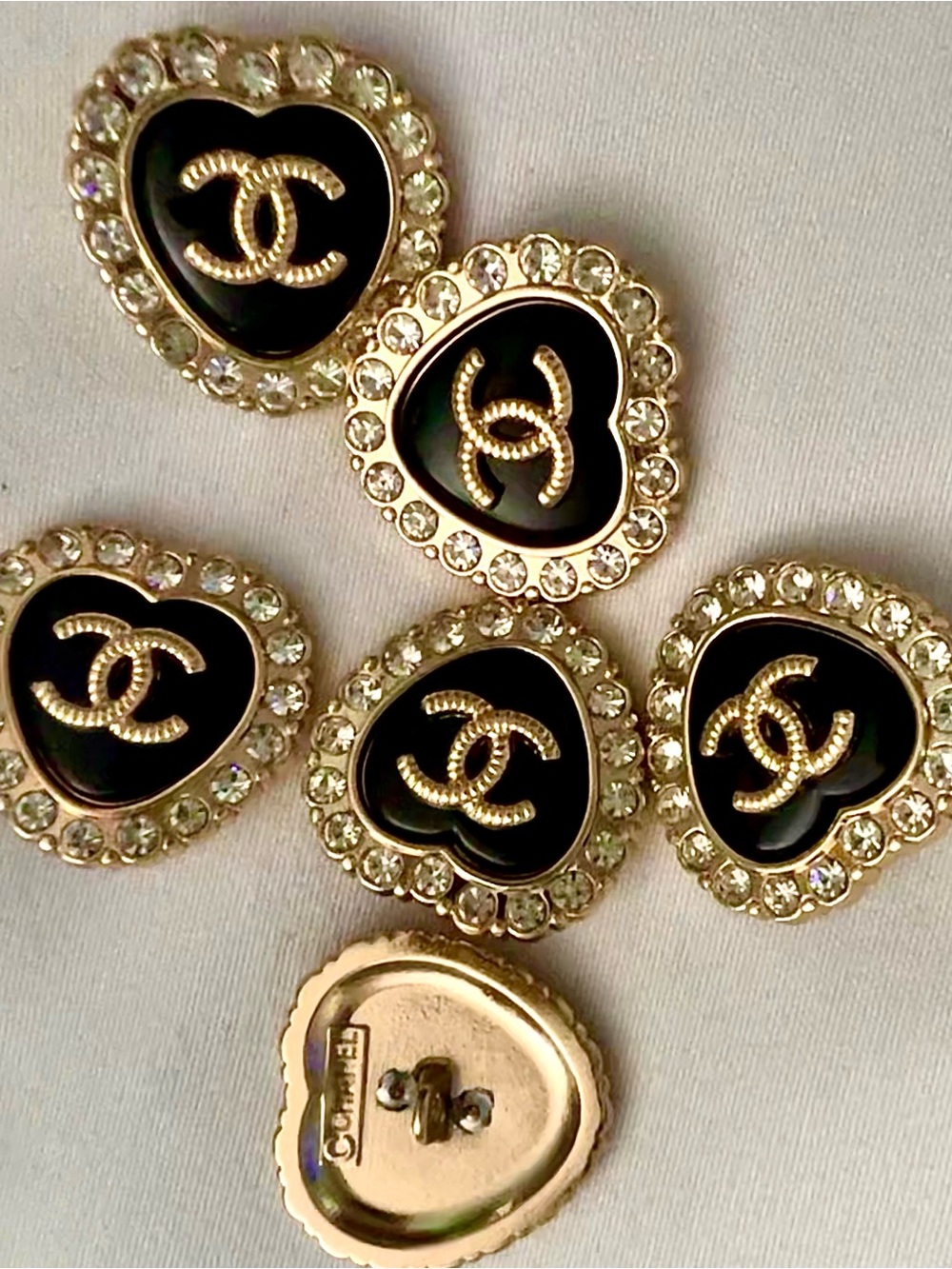 Set 0f 6-22mm/BlackEnamel/Crystal embellished/🍾Gold/TexturedLogo/ShankButtons/❤️